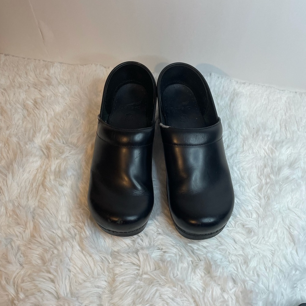 Women’s black dansko shoes size 40